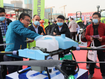 全场瞩目！极目机器人重磅亮相第16届山东农机展