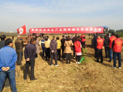 陕西：秦都举办粮食生产全程机械化现场演示会