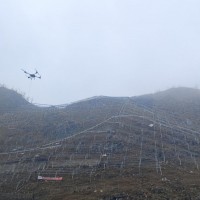 无人机，吊运光伏板，长期干，飞机在贵州