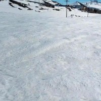 阿勒泰富蕴吐尔洪乡1000多亩地撒融雪剂